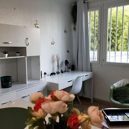 Studio Near Parking With Wifi Center Διαμέρισμα